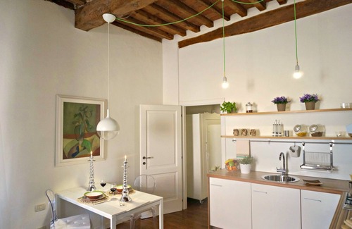 Vicopisano Apartment | Nido Bianco, Authentic Tuscany + garden + AC, village centre. Nr Pisa/Lucca