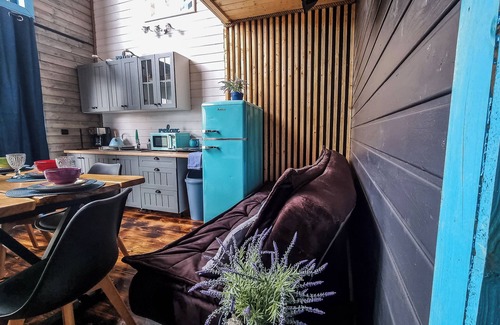 Zachelmie House | Niebieska stodoła w modern stylu. Zapraszamy do naszego świata barw i pomysłów.