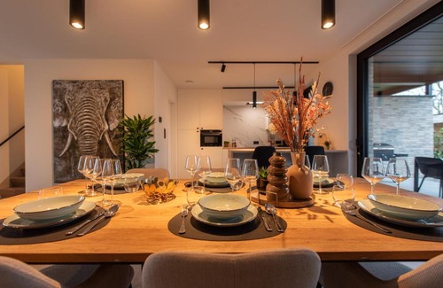 Riemst House | NIEUW De Grenspaal NOORD 6P - 3SLPK 5 min Maastricht - SAUNA - LAADPAAL