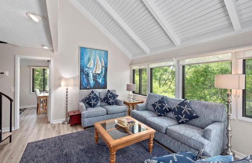 Night Heron House | Night Heron 64