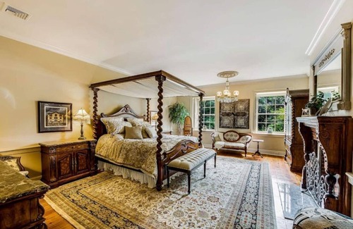 Elizabethtown House | Nightingale Suite at Moonstone Manor