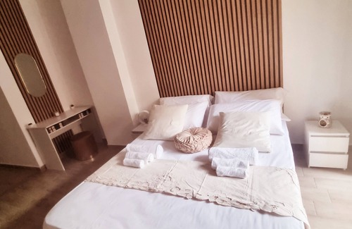 Arenella Bed & Breakfast | Niluna Naples in front of the metro