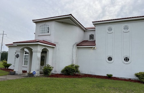 Bonifay House | Nina’s Home Place is a touch of class.