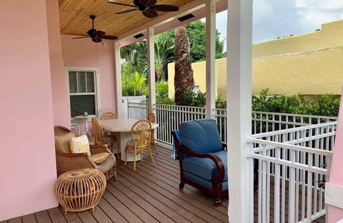 Flamingo Parks House | Nini’s Cottage - Family-Friendly Pool Days & Cabana Nights Await