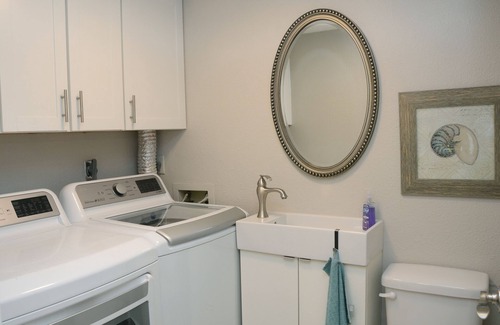 Sunnyside Condo | Ninth Floor, Ocean Side Livingroom! Beautifully Updated! Gated Community!