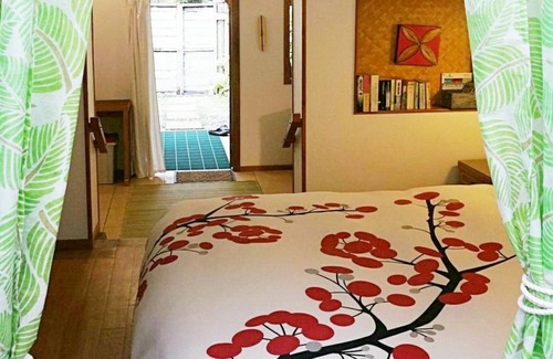 Takitumu District Cottage | Nirvana -super value for money option to stay 300m walk from the Turtle Tours !