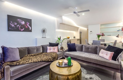 City West Apartment | Nishi Building * Furnished Apt * Amazing Sunsets * Walk to Lake, City & ANU