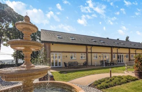 Felton House | No 1 - Sandown Park - Uk47935