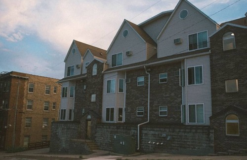 East Hillside Apartment | No. 102 Monthly Uptown Apartment