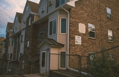 East Hillside Apartment | No. 102 Monthly Uptown Apartment