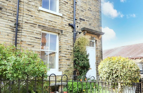 Haworth Cottage | NO 19, HAWORTH, with a garden in Haworth