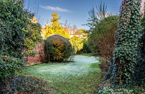 Knutsford House | No. 2 The Manse - 1 Bedroom Apartment Overlooking Knutsford Heath