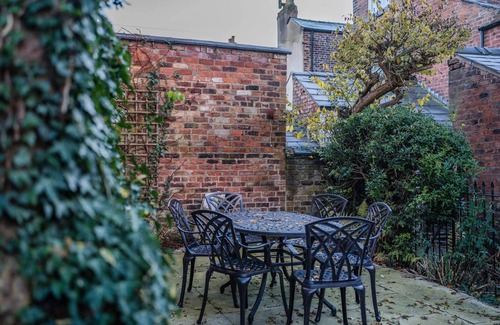 Knutsford House | No. 2 The Manse - 1 Bedroom Apartment Overlooking Knutsford Heath