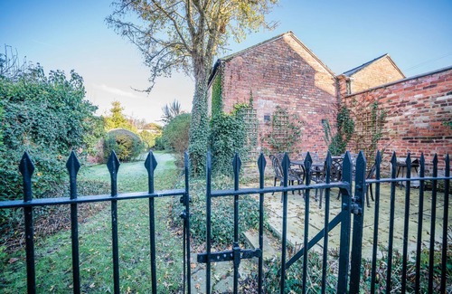 Knutsford House | No. 2 The Manse - 1 Bedroom Apartment Overlooking Knutsford Heath