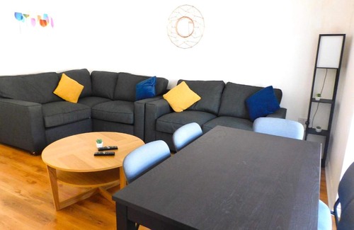 Lanark Apartment | No 9 - Modern 3 Bedroom Apartment in Lanark Town Centre