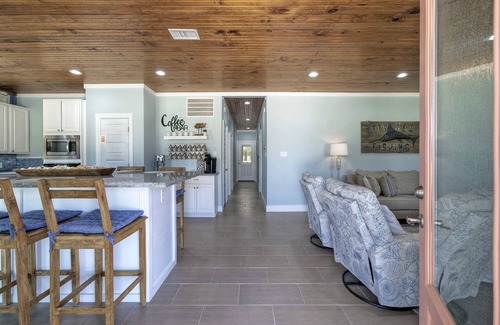 Port O Connor House | NO AGENDA HACIENDA-Pool/Playscape Pets ok with more fees