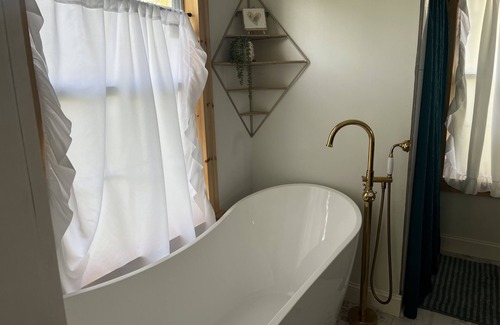Central Southwest Other | *no cleaning fee* TMC Oasis- Adorable farmhouse suite w/pool, W/D, huge backyard