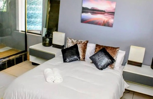 Hartbeespoort House | No load-shedding, wi-fi & pool