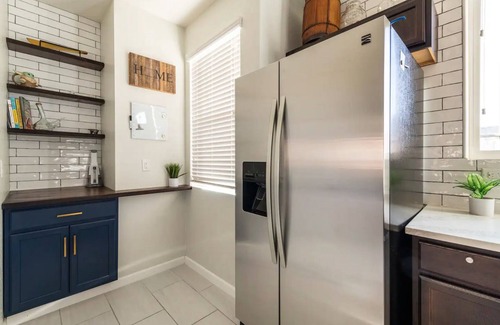 Denver House | No xtra fees, 2br, 2.5ba, 3-story townhome, pet friendly with beautiful kitchen