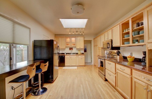 Nob Hill House | Nob Hill Home|Private Yards|Great for Groups