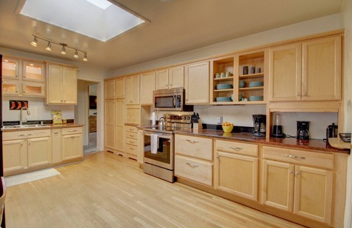 Nob Hill House | Nob Hill Home|Private Yards|Great for Groups