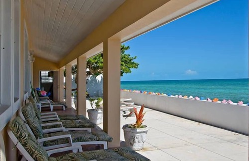 Nassau Villa | nOCEANFRONT HAVEN-35 Steps Into SEA! Private POOL,BEACH 10min Walk. 10%week-off!