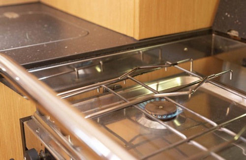 Vigo Boat Rental | Noche a Bordo en un Velero de Lujo Sobre el Mar, en Pleno Corazón de la Ciudad