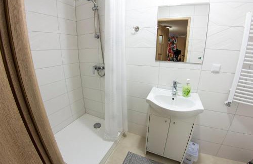 Sieradz House | noclegi pokoje gościnne kwatery pracownicze Dobranocka