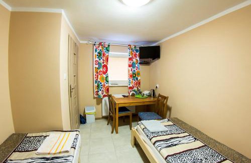 Sieradz House | noclegi pokoje gościnne kwatery pracownicze Dobranocka