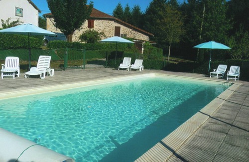 Angoisse Apartment | Noisette rental for couples, peaceful, pool, near lake, chateaux, caves, market.