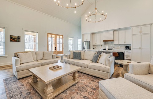 Clarkson House | Nolin Lake Views: Spacious Home in Clarkson!