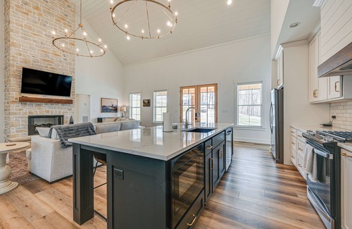 Clarkson House | Nolin Lake Views: Spacious Home in Clarkson!