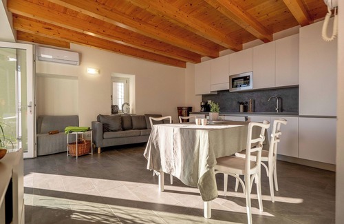 Vercana Apartment | Nonna Delfina Terrazzo holiday flat on Lake Como