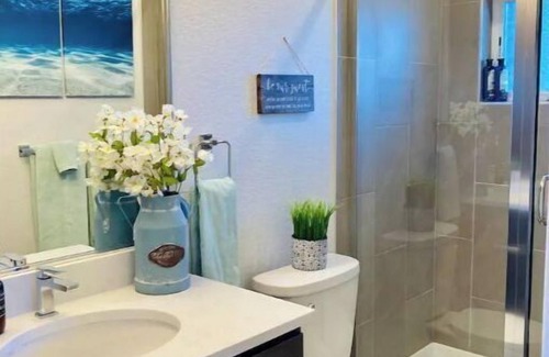 Barths Condo | ★Nook on W 41st | Guest Suite. Private Entry with W/D.
