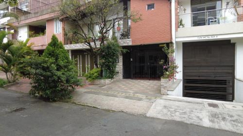 La Castellana House | Noras Homestay Laureles