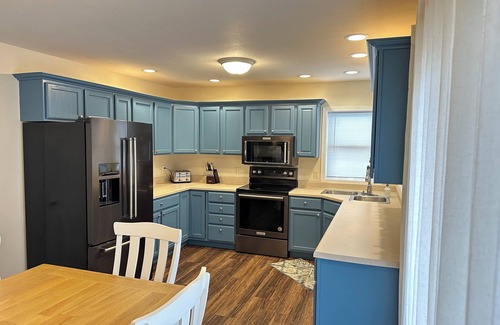 Clear Lake House | Norb's Nest—spacious cottage, close to Main St