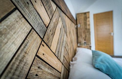 Farley House | Norbury, woodland lodge with hot tub for 12