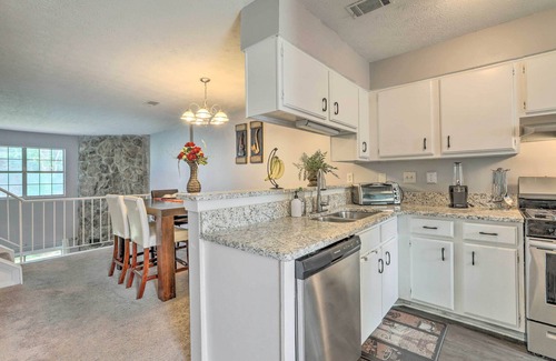 Norcross House | Norcross Townhome ~ 18 Mi to Dtwn Atlanta!