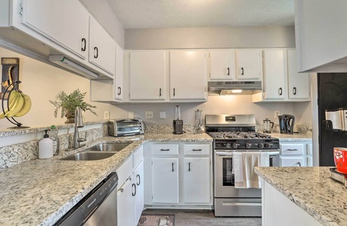 Norcross House | Norcross Townhome ~ 18 Mi to Dtwn Atlanta!