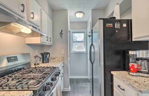 Norcross House | Norcross Townhome ~ 18 Mi to Dtwn Atlanta!