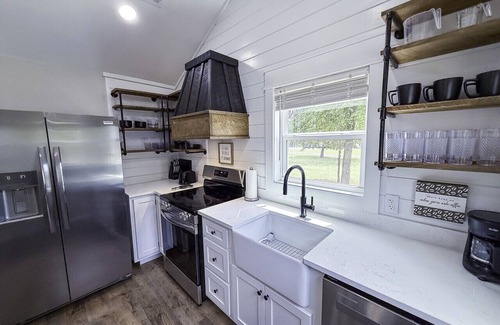 Dardanelle House | Nordin's Hillside Cottage Family/Pet FriendlyNear Lake Dardanelle and Mt. Nebo