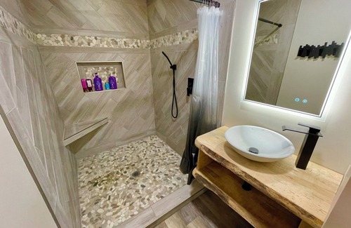 La Follette Resort | Norris Lake Resort-20 bdrm,sleeps 70! hotubs, docks, 7 firepits, sxs, rent boats