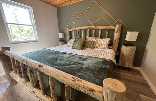 La Follette Resort | Norris Lake Resort-20 bdrm,sleeps 70! hotubs, docks, 7 firepits, sxs, rent boats