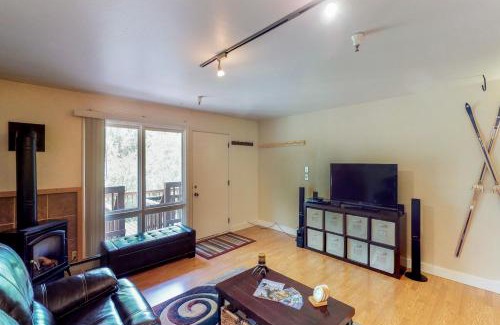 Alyeska Apartment | North 413