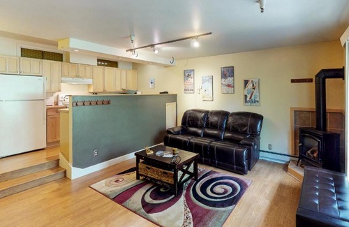 Alyeska Apartment | North 413