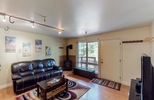 Alyeska Apartment | North 413