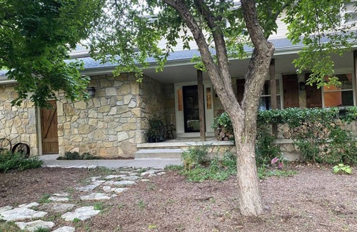 Manhattan House | North Arrow- Warm, Stylish, Edge of Town