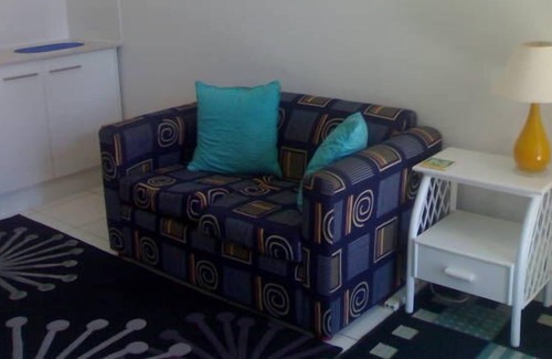 Coombabah Apartment | North Gold Coast-Quality Quiet Comfort: Affordable