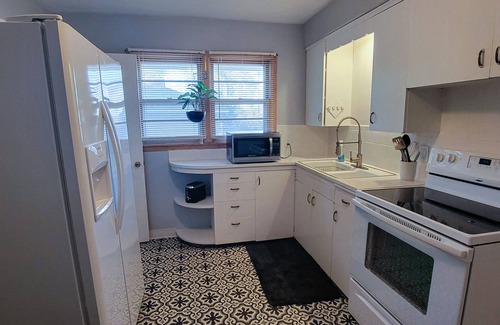 Hutchinson Condo | North Main Manor - Walking Distance to the Fair