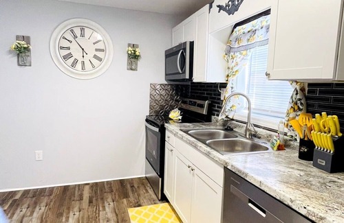 Ocean Drive Apartment | North MB Beautiful studio across from the beach